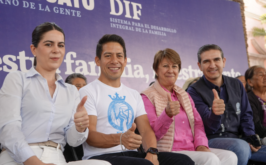 Juan Carlos Montesinos, presidente del DIF Estatal y Pamela de la Torre, la presidenta del SMDIF, escucharon de cerca a la ciudadanía de Ocampo