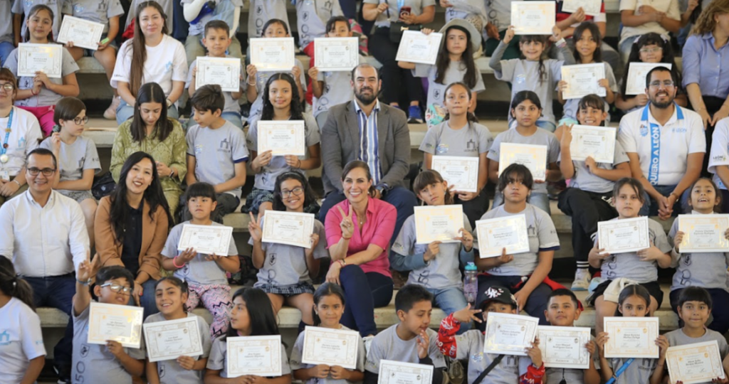 Ale Gutiérrez tomó protesta a 253 niñas y niños de 19 Consejos de Bibliotecas, con la finalidad de impulsar actividades a favor de la niñez.