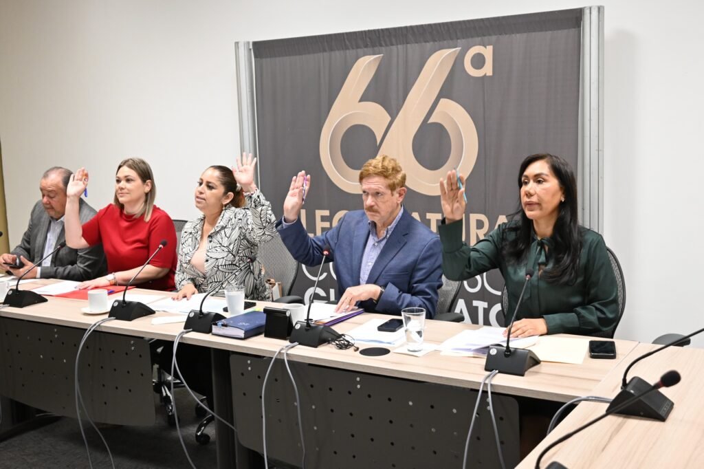 La Comisión de Gobernación y Puntos Constitucionales aprobó el dictamen que integra seis iniciativas de reforma a la Constitución Política para el Estado de Guanajuato.