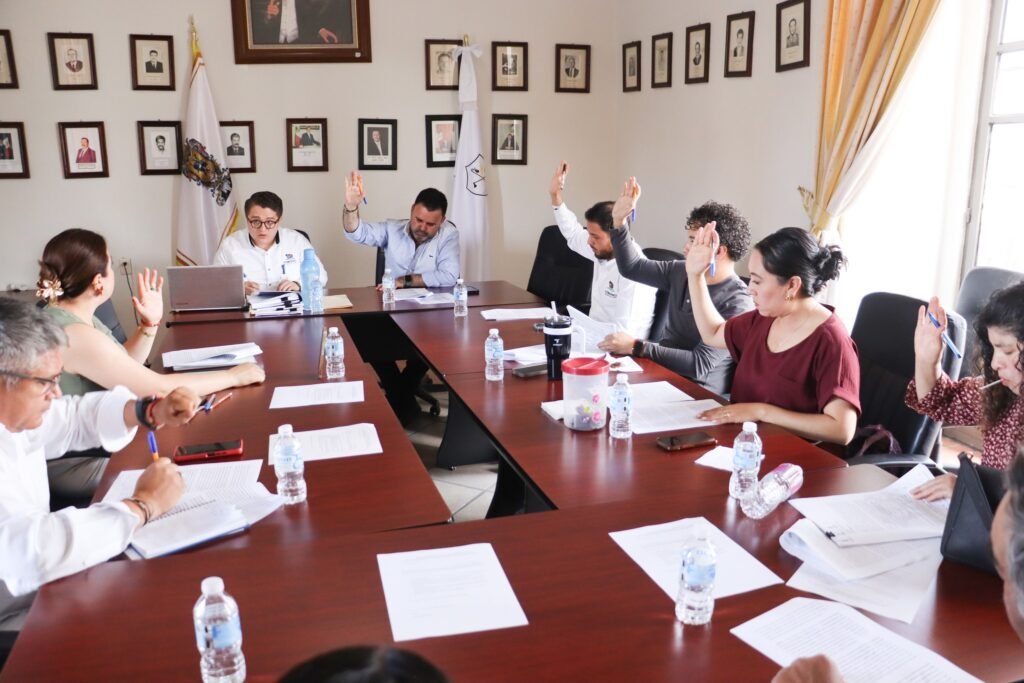En la sesión, el alcalde Luis Fernando Velázquez, reiteró su compromiso de seguir trabajando por la gente de Coroneo.