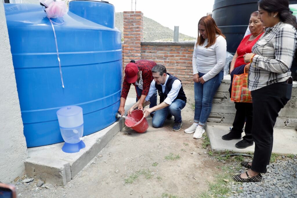 En Atarjea, DIF Estatal inaugura Sistema de Captación de Agua de Lluvia Autoridades del DIF Estatal, destacaron que esta cisterna beneficiará a familias sin acceso a agua potable y refuerza la autonomía comunitaria