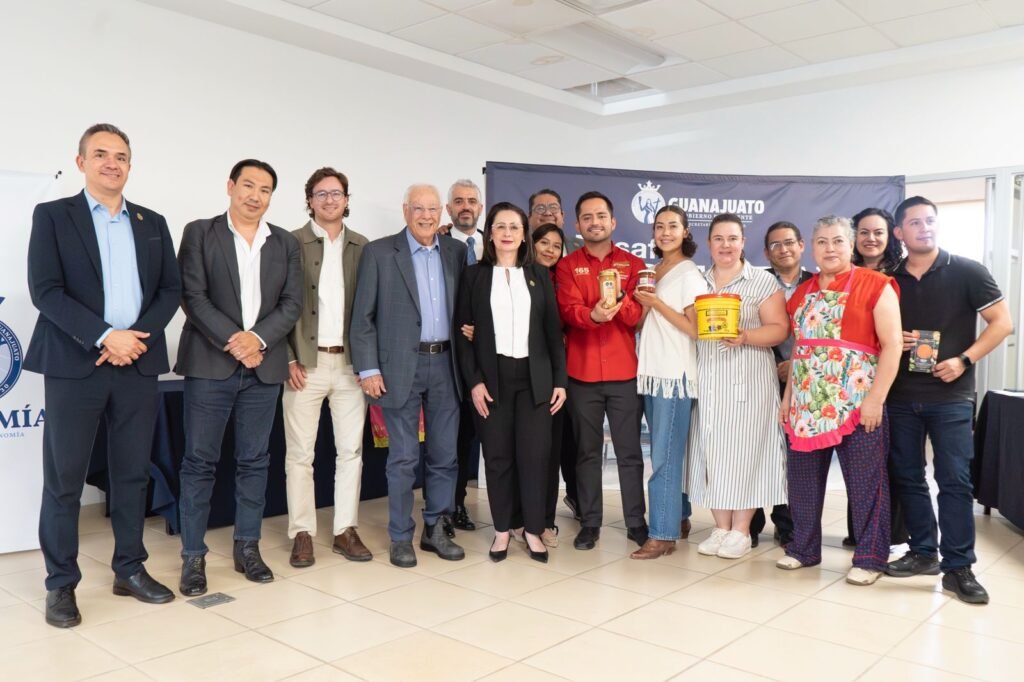 Cristina Villaseñor Aguilar, Secretaria de Economía destacó la importancia de seguir poniendo en alto a las empresas de Guanajuato.
