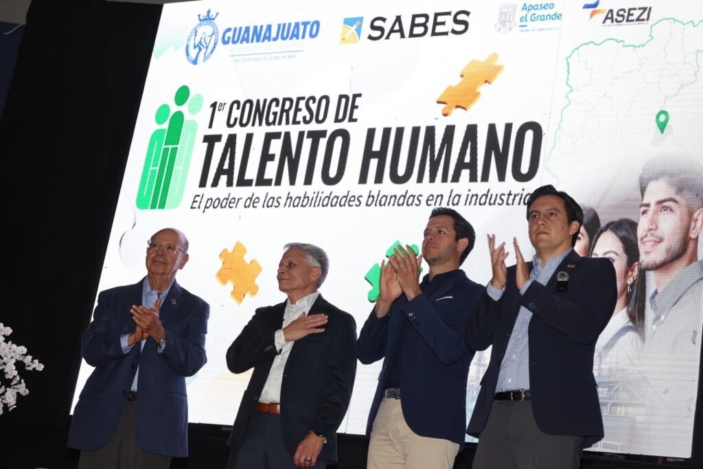 Cientos de participantes fueron parte de este foro con motivo al 30 aniversario del Sistema Avanzado de Bachillerato y Educación Superior en el Estado de Guanajuato.