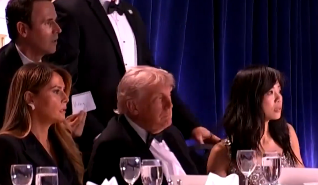 Donald Trump fue evacuado junto con varias personalidades de su Gobierno, tras presentarse este incidente.