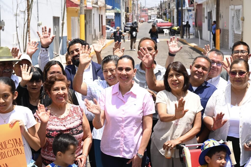 Lorena Alfaro acudió al fraccionamiento Del Bosque, donde recorrió la obra de rehabilitación vial de la calle Privada Piracanto.