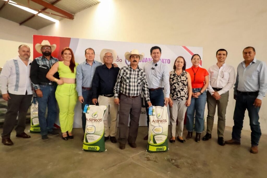 Adolfo Alfaro realizó la entrega de Semilla de Maíz, del programa “Agricultura del Futuro” en Manuel Doblado.