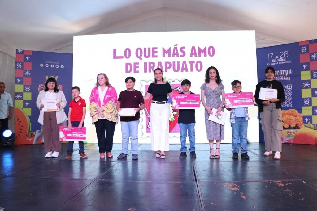 Lorena Alfaro reconoció a los participantes en esta Feria del Libro que busca impulsar el talento de Irapuato.