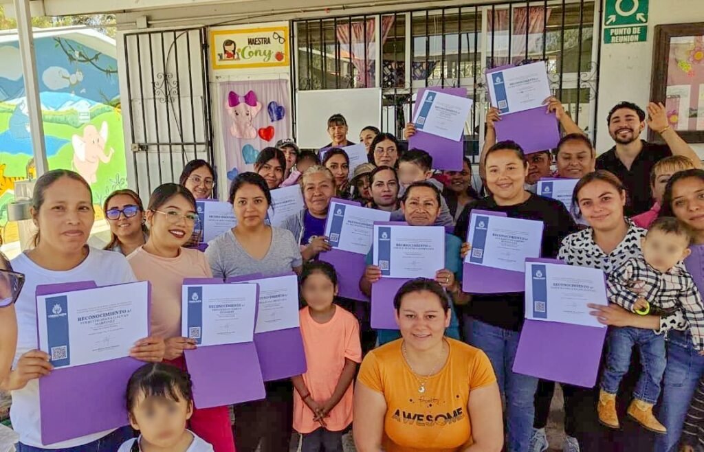 DIF Estatal realiza talleres de Crianza Positiva en Guanajuato Estos talleres benefician a 4 mil 723 madres, padres y personas cuidadoras mediante los talleres de Crianza Positiva.