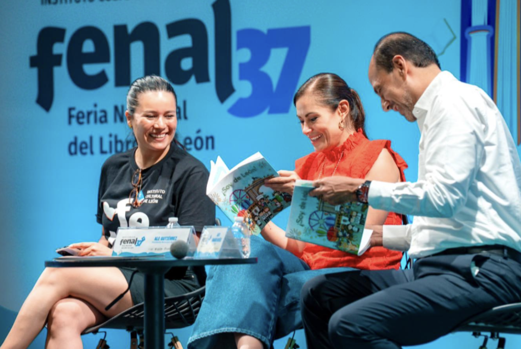 Ale Gutiérrez en compañía de quienes hicieron parte de este libro, invitaron a los leoneses a adentrarse en este libro lleno de divertidas historias.