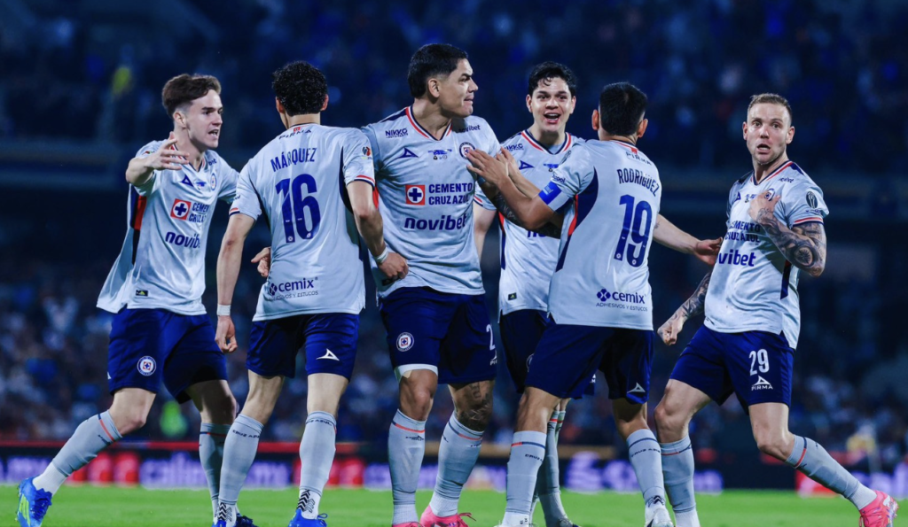 Cruz Azul derrota a los Pumas en su casa, quienes poco pudieron hacer y sacar el título en CU.
