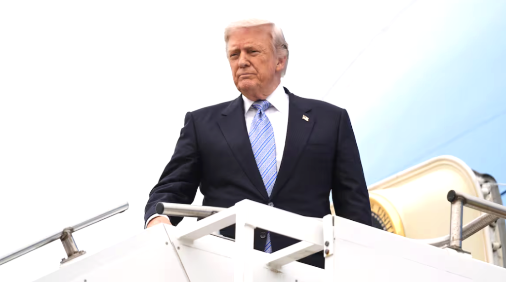 Donald Trump se hará su tercer chequeo médico Donald Trump, presidente de Estados Unidos, volverá a someterse a otro cheque médico en menos de un año.