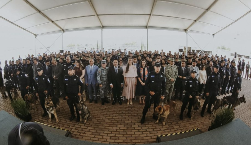 ¡Misión Cumplida! Gobierno de la Gente jubila a 10 caninos de la Unidad K9 Libia Dennise encabeza la ceremonia de jubilación de 10 caninos de la Unidad K9 de la Secretaría de Seguridad y Paz, que por primera vez se realiza en Guanajuato.