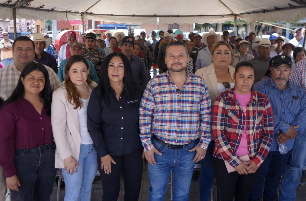 Erick Montemayor entrega apoyos para el campo de Ocampo Erick Montemayor compartió que seguirán trabajando a favor del campo, así como en el desarrollo de las comunidades de Ocampo.