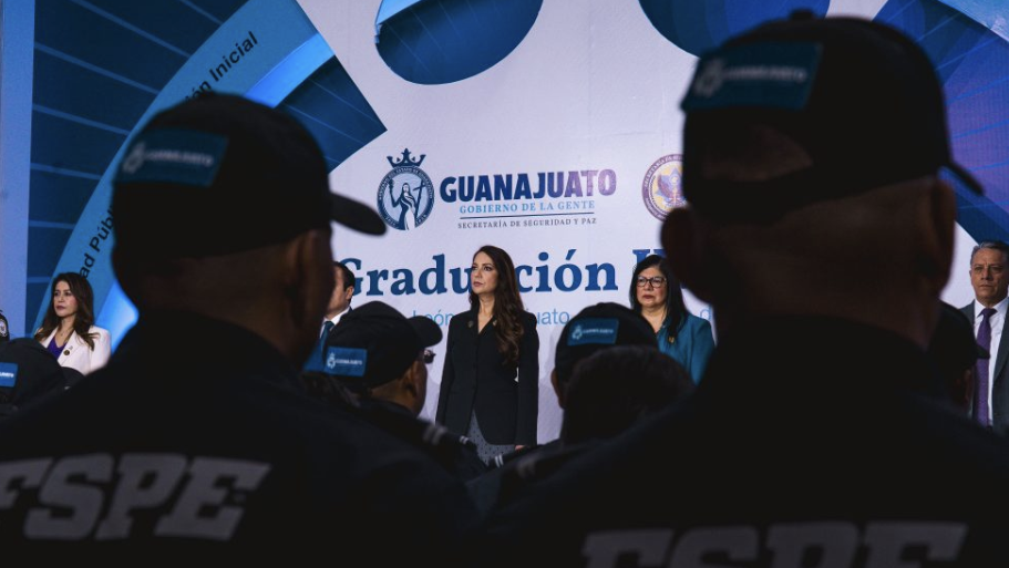 ¡Pide Compromiso! Libia Dennise reconoce a egresados en Seguridad Pública y Académicos Libia Dennise reiteró en esta graduación que la prioridad en Guanajuato es primordial y exigió a los graduados trabajar por sus valores.