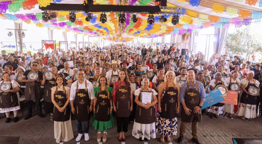 Libia Dennise premia a lo mejor de la Cocina Tradicional de Guanajuato Libia Dennise encabezó la premiación de la 14ª Edición del Encuentro de Cocina Tradicional de Guanajuato.