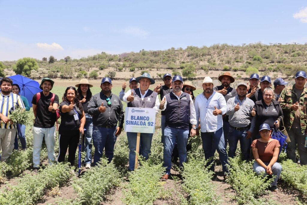 Luis Fernando Velázquez Esquivel reiteró su compromiso y trabajo a favor del campo ante ingenieros y trabajadores.