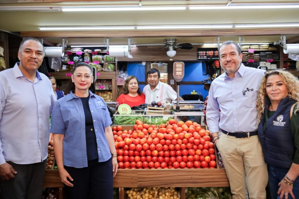 Gobierno de la Gente fortalece diálogo con empresarios en Dolores Hidalgo Cristina Villaseñor y Adrián Hernández Alejandri, se reunieron con las y los con empresarios de la región Laja-Bajío y visitó el Mercado Hidalgo y el Mercado Independencia.