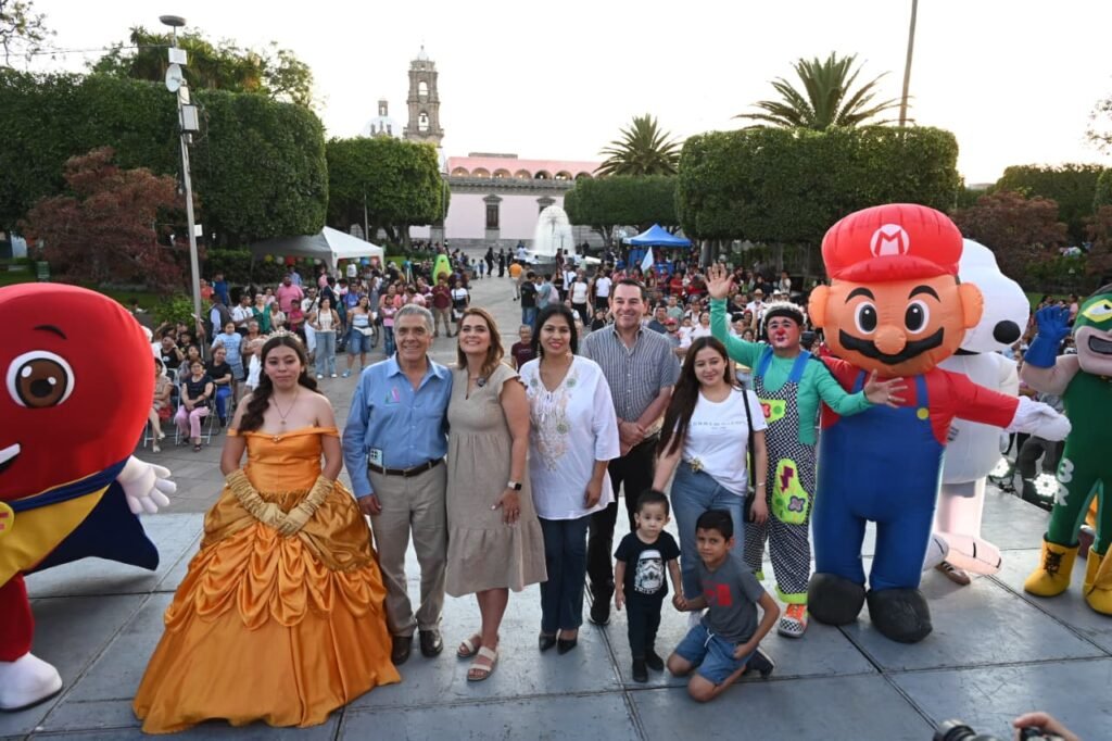 La presidenta del DIF Municipal, Valeria Alfaro García invitó a las familias a disfrutar de estos eventos en la zona centro.