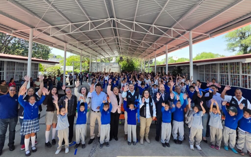 Gobierno de la Gente impulsan la educación en Doctor Mora y Victoria Durante esta entrega de obras de las autoridades, se hicieron 4 techados, un módulo de aulas y una barda perimetral hoy benefician a 1 mil 228 estudiantes y la comunidad educativa.