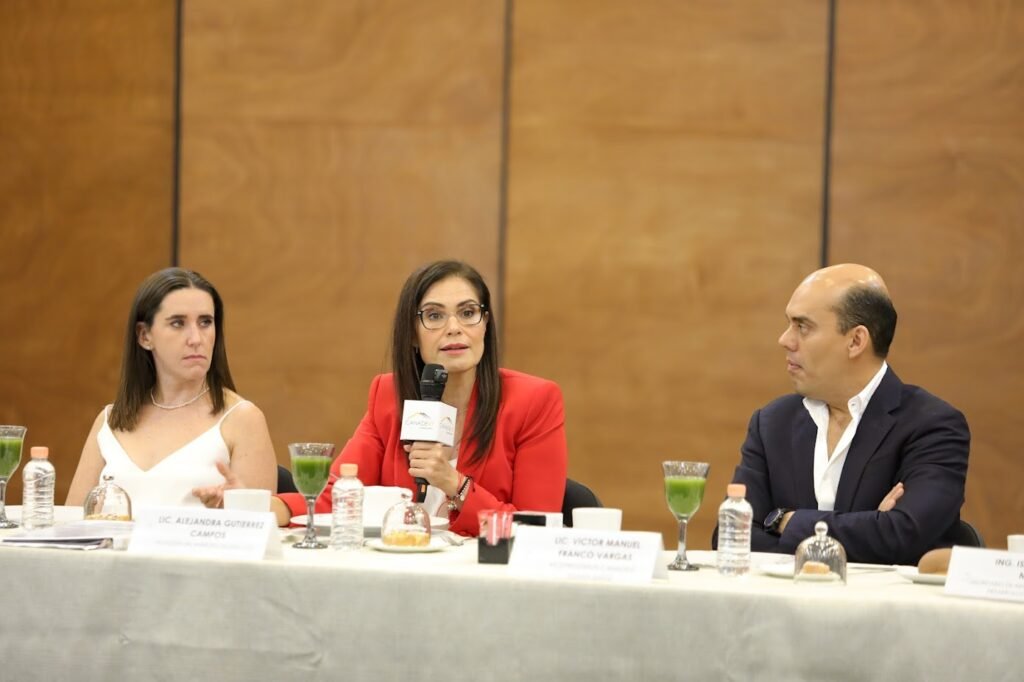 Ale Gutiérrez, presidenta municipal presentó ante la CANADEVI el programa de Inversión de Obra 2026