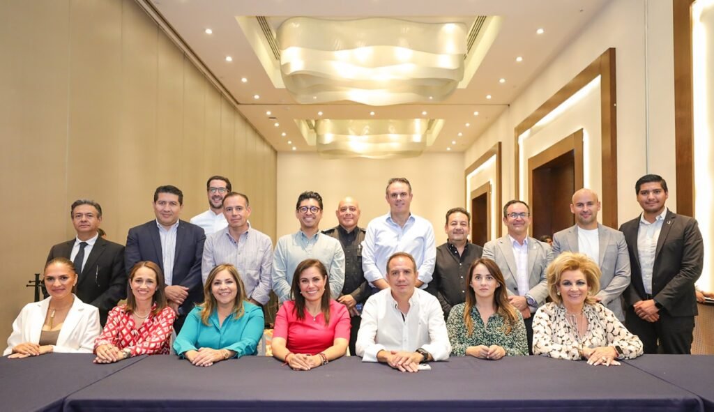 Reconocen estrategia de Ale Gutiérrez para impulsar la economía local Ale Gutiérrez presentó al gremio restaurantero el Programa de Inversión de Obra 2026. Ahí, la industria destacó que León mantiene un ambiente seguro que impulsa la actividad económica, turística y social.