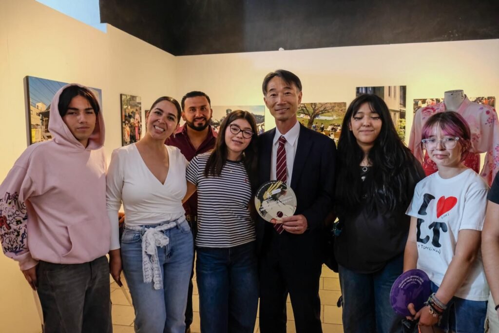 Yozajamby Molina invita a disfrutar del arte con la muestra «Encuentro con el Sol Naciente» Yozajamby Molina invita a visitar la exposición "Encuentro con el Sol Naciente" en la Casa de Cultura Plazuelas, en Pénjamo.