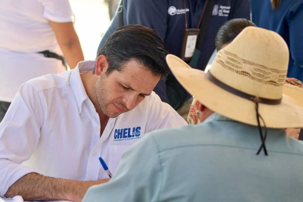 José Luis 'Chelis' Oliveros se acercó a la gente de Fuentes de Balvanera, donde escuchó sus inquietudes y necesidades.