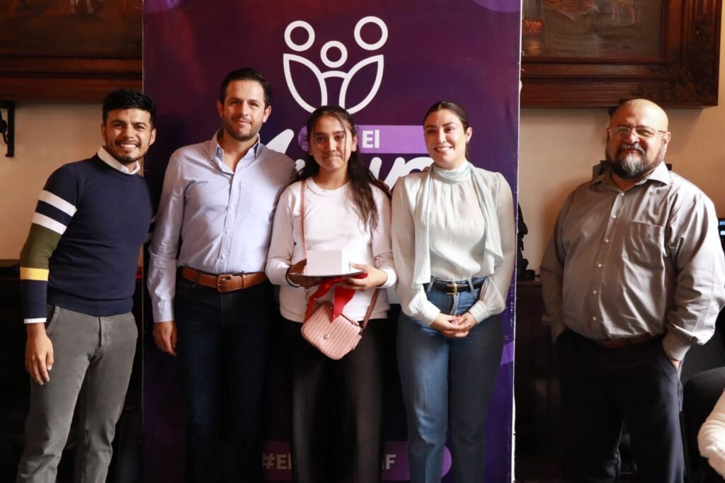 José Luis “Chelis” Oliveros y el DIF Municipal reiteraron su compromiso de seguir trabajando por el desarrollo de la ciudadanía.