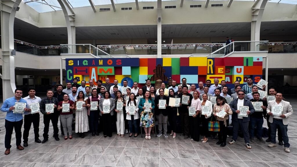 Autoridades de Dolores Hidalgo destacaron el compromiso de impulsar el desarrollo de arquitectos e ingenieros que participaron en estos cursos.