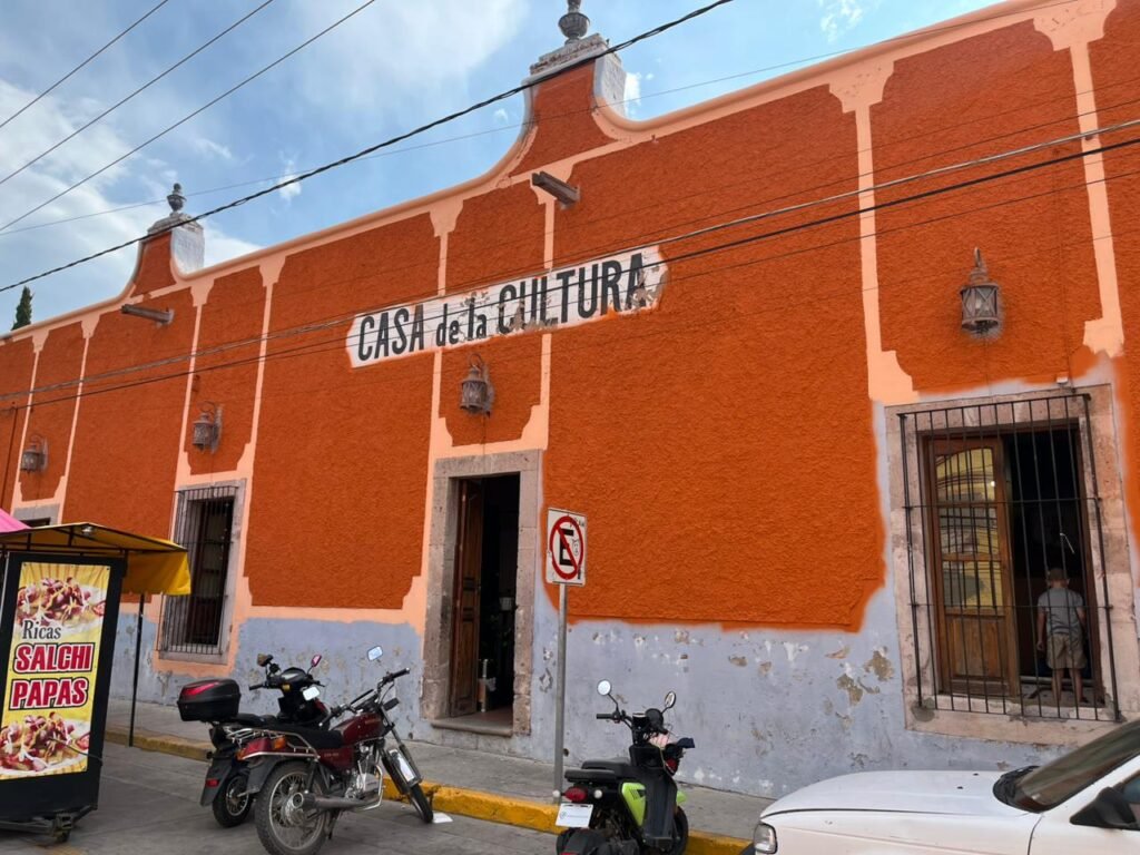 Autoridades de Manuel Doblado mejorar la imagen del Centro Histórico con el mantenimiento de sus edificios.