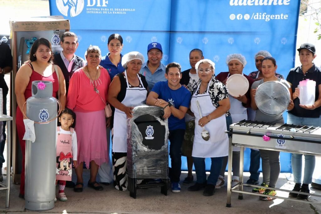 DIF Estatal y de Irapuato acercas servicios a la gente de San Miguel del Brete Juan Carlos Montesinos destacó el trabajo coordinado entre DIF Estatal y DIF Irapuato en beneficio de las familias.