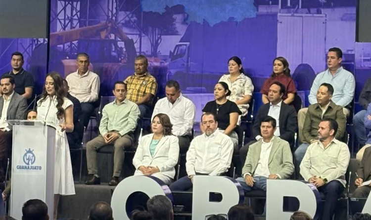 Luis Fernando Velázquez Esquivel anuncia 8 proyectos de obra pública para Coroneo Luis Fernando Velázquez Esquivel informó de estos proyectos con una inversión superior a los 35 millones de pesos.
