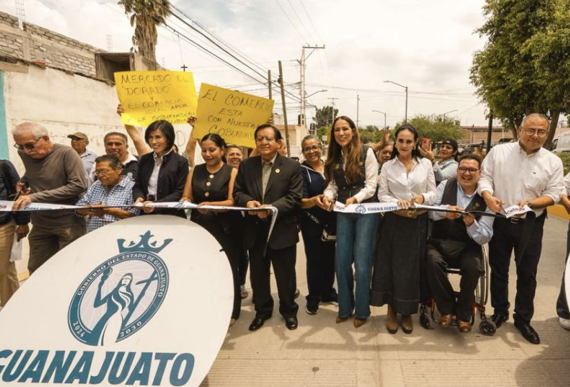 Libia Dennise cumple con obras y entrega pavimentación en Celaya Libia Dennise destacó las obras que se han realizado en Guanajuato; en Celaya, entregó obra de pavimentación.