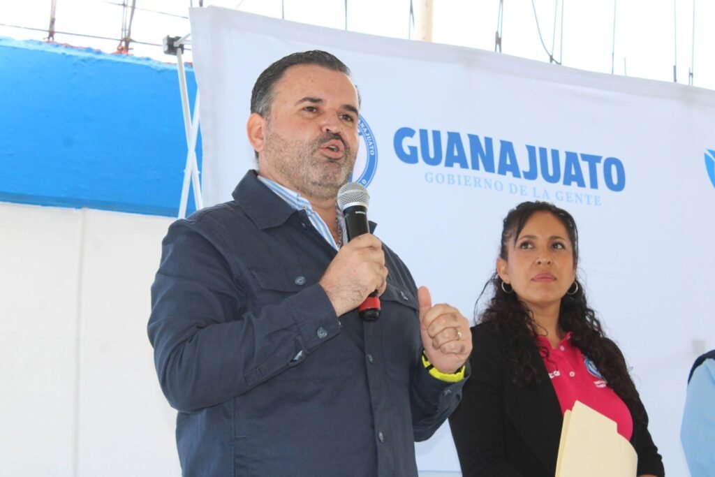 Luis Fernando Velázquez, alcalde de Coroneo, destacó que esta obra mejorará el desempeño de actividades académicas, cívicas y deportivas.
