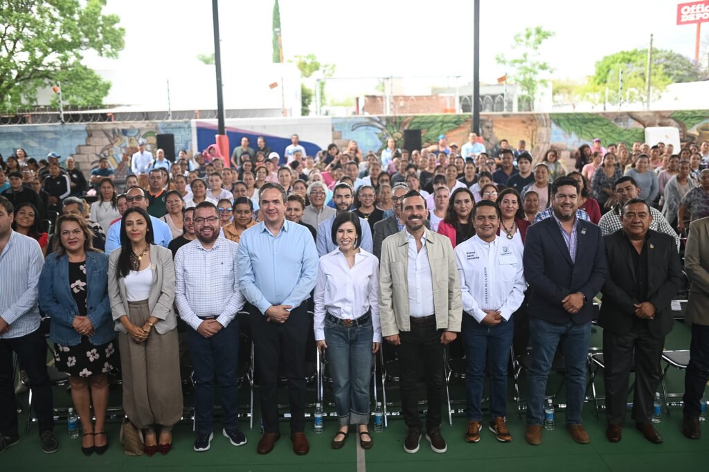 Fortalece en Celaya los Comités de la Gente Rosario Corona Amador estuvo presente en el arranque del Programa de Capacitación para el Emprendimiento Social de los Comités de la Gente.