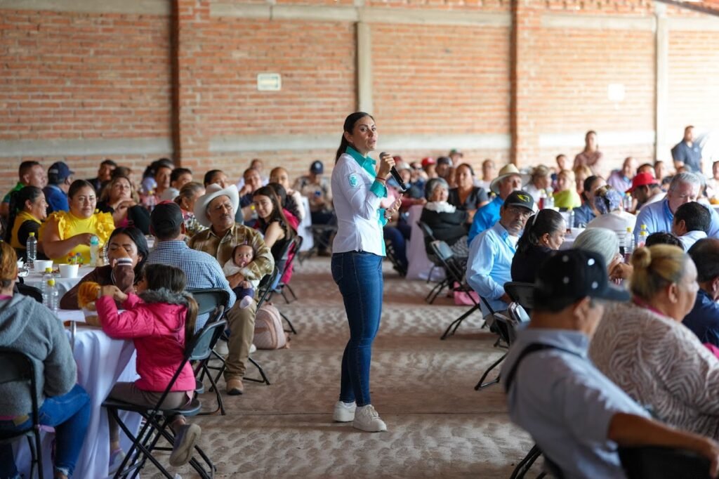 Ale Gutiérrez suma esfuerzo con delegados rurales para construir obras en León Ale Gutiérrez platicó con los delegados sobre el Programa de Inversión de Obra 2026.