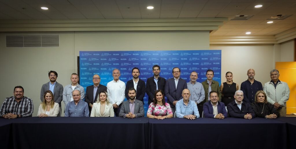 ¡Por un León con futuro! Ale Gutiérrez presenta programa de inversión de obra 2026 Ale Gutiérrez presentó ante CICEG el Programa de Inversión de Obra 2026, alineado al Programa de Gobierno y a la visión de largo plazo para León.