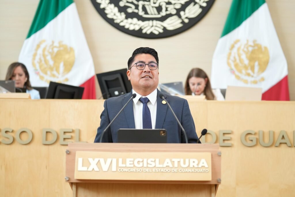 El diputado Óscar González Espinosa destacó que en las clínicas de salud, la falta de insumos es evidente a voz de los afectados. #politik #politik #Guanajuato El diputado Óscar González Espinosa destacó que en las clínicas de salud, la falta de insumos es evidente a voz de los afectados.