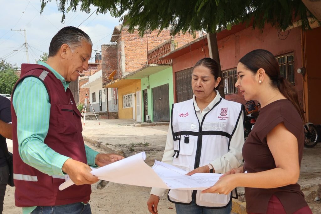 Yozajamby Molina recorrió las obras de la nueva de drenaje pluvial en las calles Hidalgo, Ojo de Agua, Rocío y Matamoros.