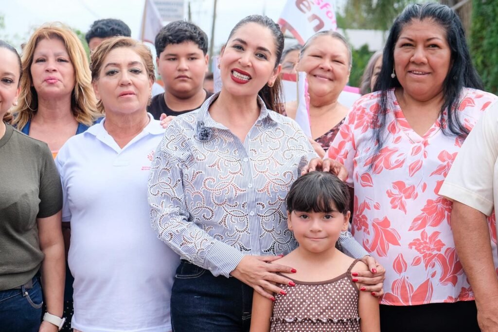 Yozajamby Molina da el banderazo a la obra en la comunidad de Pescadores en Pénjamo Yozajamby Molina fue la encargada de arrancar la obra de pavimentación de la comunidad de Pescadores, donde atendió también a los habitantes.