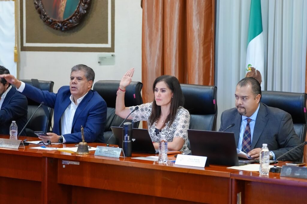 En la sesión, Ale Gutiérrez continúa trabajando para que nadie se quede atrás y más familias vivan con tranquilidad y seguridad.