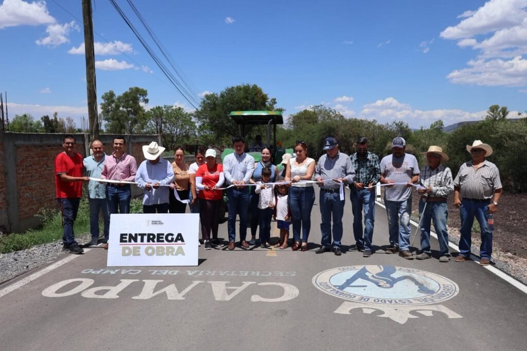 Adolfo Alfaro entregó dos obras en Manuel Doblado, donde se beneficiaron habitantes de La Cayetana y de San José de Mogotes.