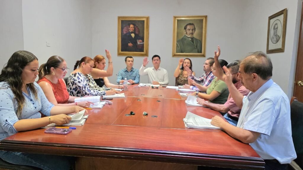 Adolfo Alfaro, presidente municipal, encabezó la sesión de Ayuntamiento, donde se aprobó por unanimidad la iniciativa.