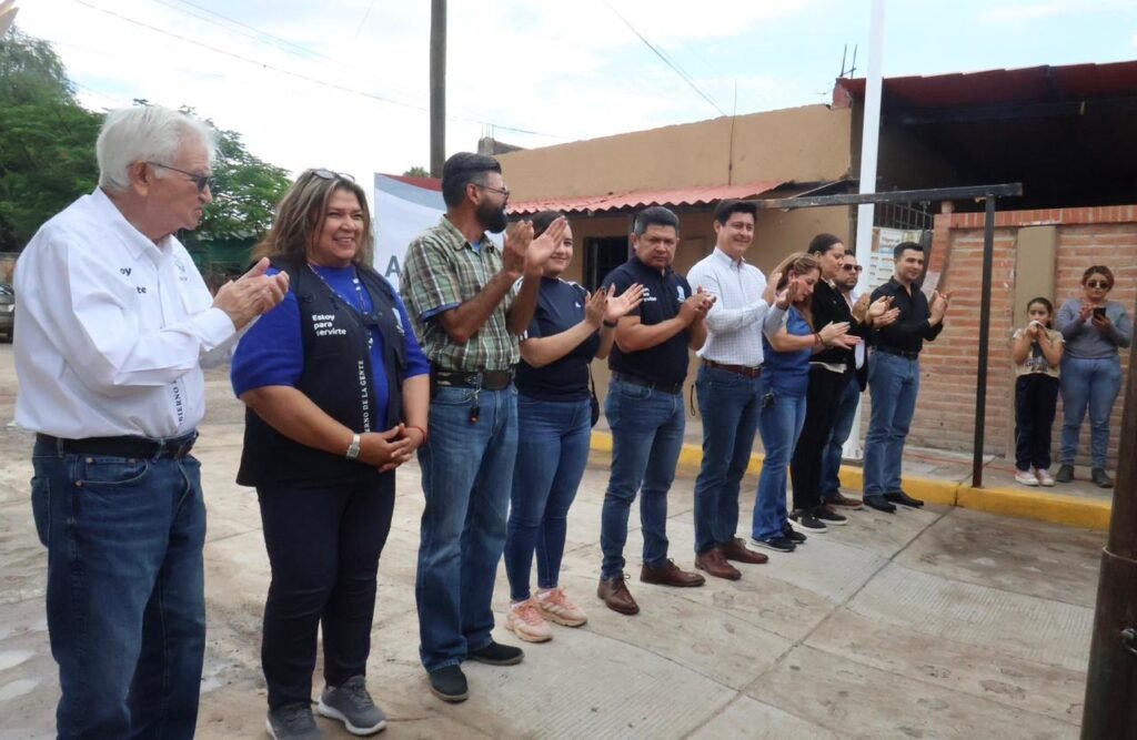 Adolfo Alfaro arranca obras de continuidad en Manuel Doblado En ambos lugares, Adolfo Alfaro reiteró su compromiso por mejorar la calidad de vida de los habitantes de Manuel Doblado.