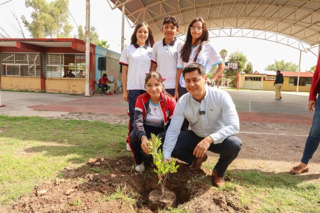 En el Marco del Día Mundial del Árbol, Adolfo Alfaro arrancó la Campaña de Reforestación en Manuel Doblado