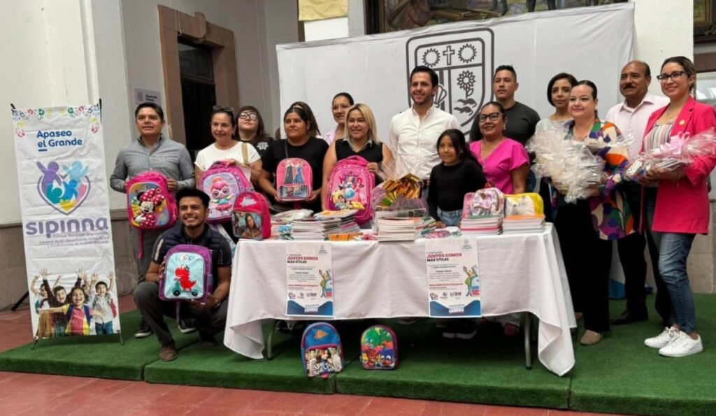 Chelis Oliveros y SIPINNA Apaseo el Grande invitan a la ciudadanía a sumarse en esta campaña a favor de los jóvenes estudiantes.