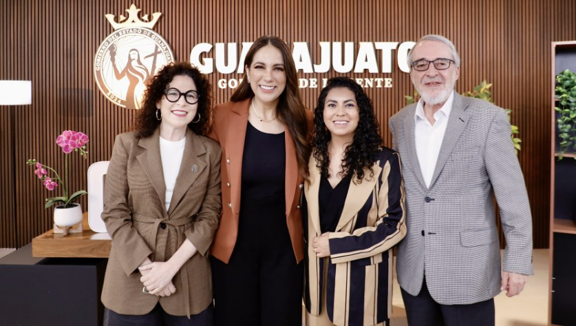 Libia Dennise invita a disfrutar a más de mil 400 artistas que estarán en el FIC Libia Dennise estuvo acompañada en esta edición por Lizeth Galván Cortés, Onofre Sánchez Menchero y Cristina Cendejas Parrales