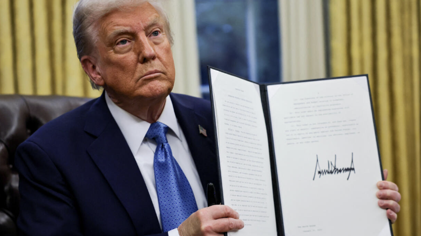 ¡Lo cumple! Donald Trump anuncia aranceles de 100% a medicamentos Donald Trump volvió a dar de que hablar, al anunciar que los medicamentos genéricos importados estarán sujetos a aranceles del 100 por ciento a partir de agosto de 2028.