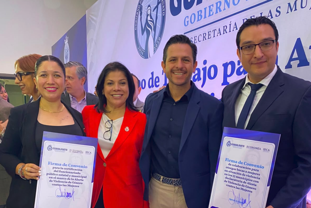 ‘Chelis’ Oliveros firma Convenio para el Empoderamiento de las Mujeres Chelos Oliveros, firmó el Convenio para el Empoderamiento de las Mujeres y el Convenio para la Certificación del Funcionariado Público Estatal y Municipal.