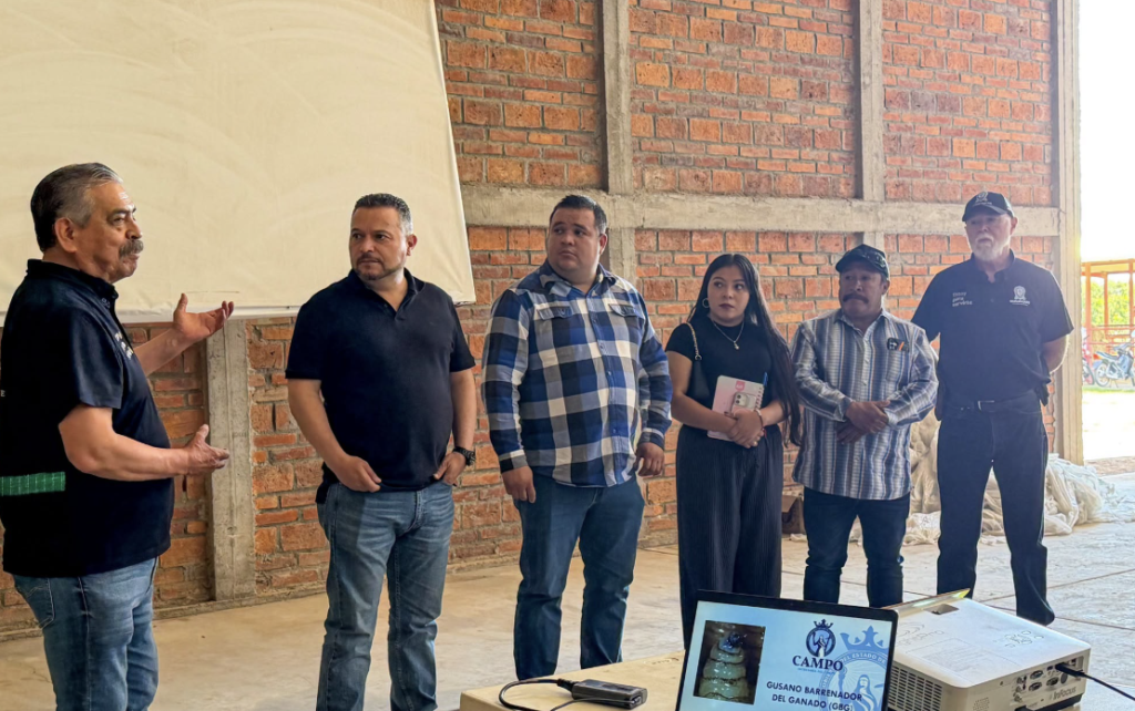Erick Montemayor se reunió con productores pecuarios de Ocampo, a quienes se les dio información sobre el gusano barrenador.